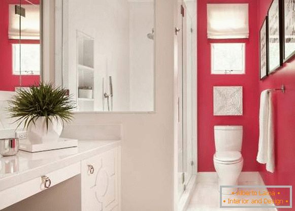 Krásná malá koupelna - fotografie v bílé a růžové barvě