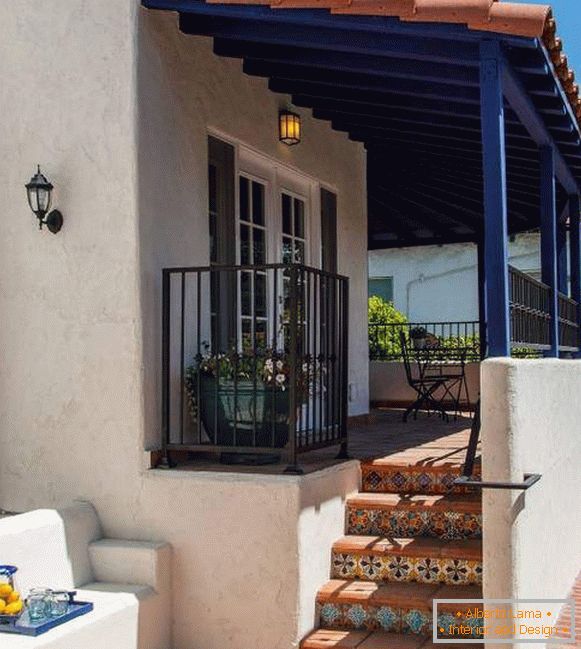 Středomořský design veranda soukromého domu - fotografie