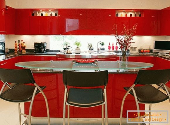 Kuchyně v červených tónech foto 24