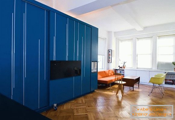 Kreativní interiér bytu v modrém