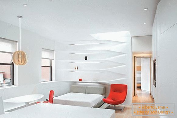 Kreativní interiér bytu v bílé barvě