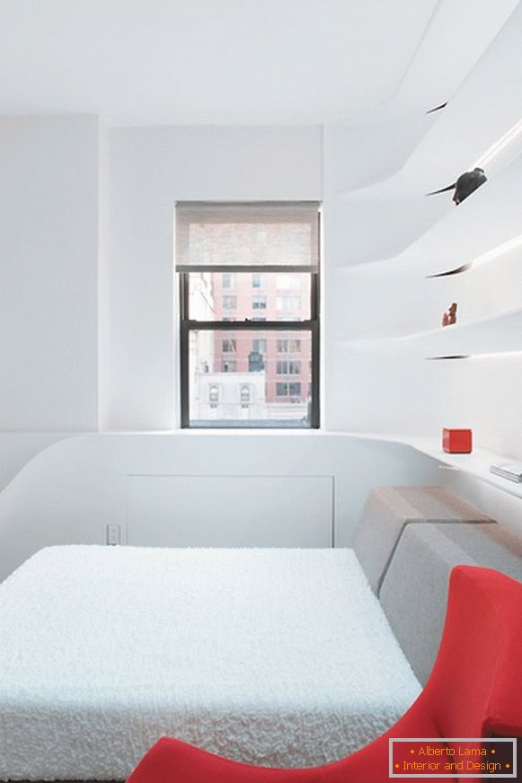 Kreativní interiér bytu v bílé barvě