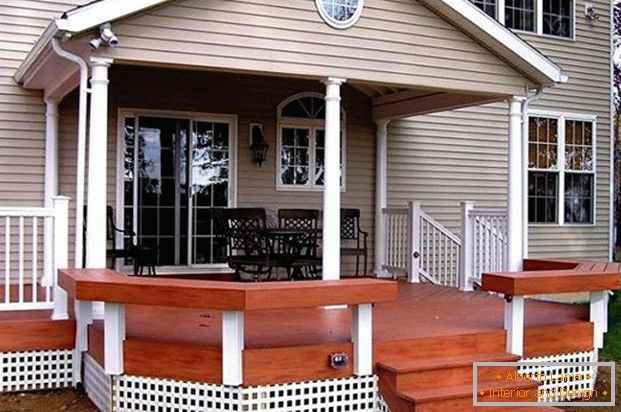 design veranda z dřevěného domu