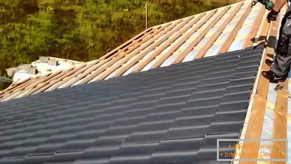Jak vyrobit střechu z kovu