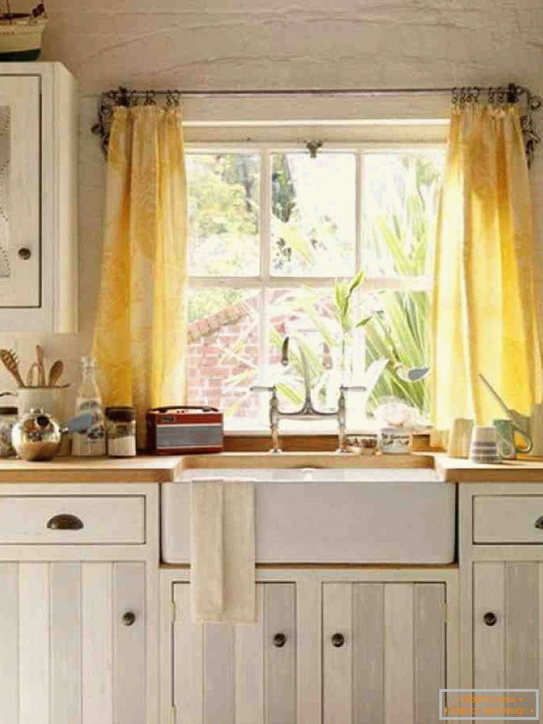 moderní-kuchyně-okno-dekor-nápady