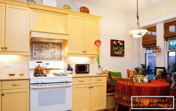 Žlutý nábytek pro kuchyň ve stylu Provence