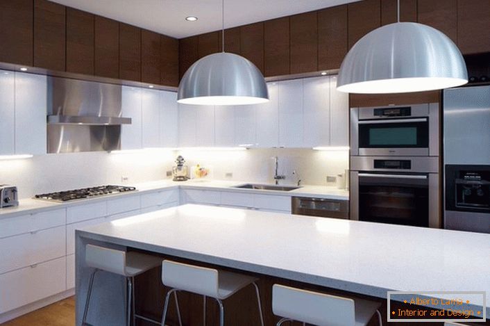 Designové řešení ve stylu minimalismu pro prostornou, světlou kuchyni. 