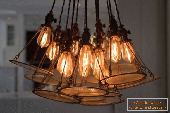 Lamp of Edison - foto poblíž