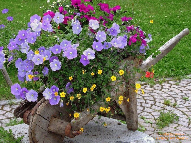 Dekorativní kolečko s květinami