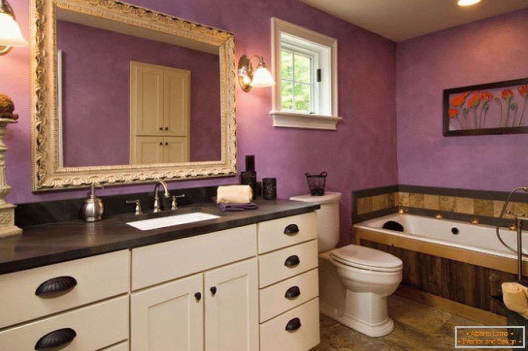 Lavender stěny в ванной комнате