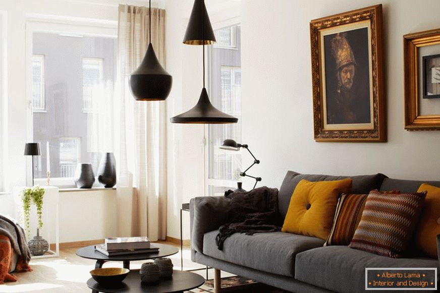 Moderní lustry v obývacím pokoji