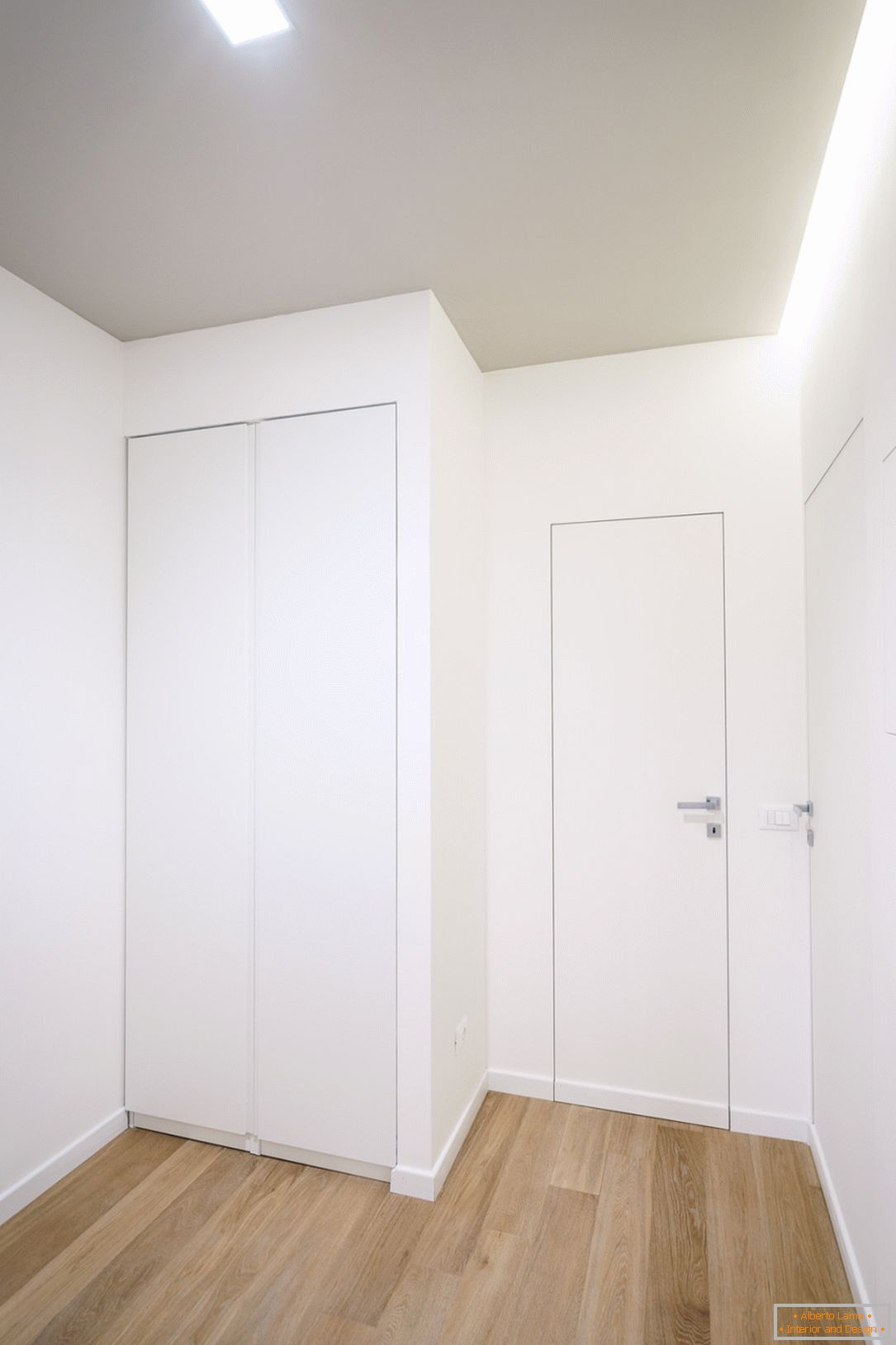 Koridor v bílé barvě