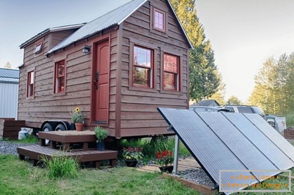 Malý dům se solárními panely