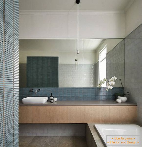modrá koupelna v moderním stylu