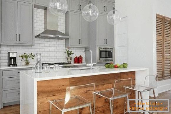 Módní design kuchyně 2018 s nábytkem v šedé barvě