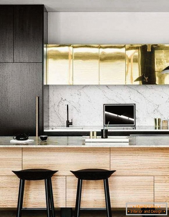 Kombinace dřeva, kovu a mramoru v kuchyňském designu 2018