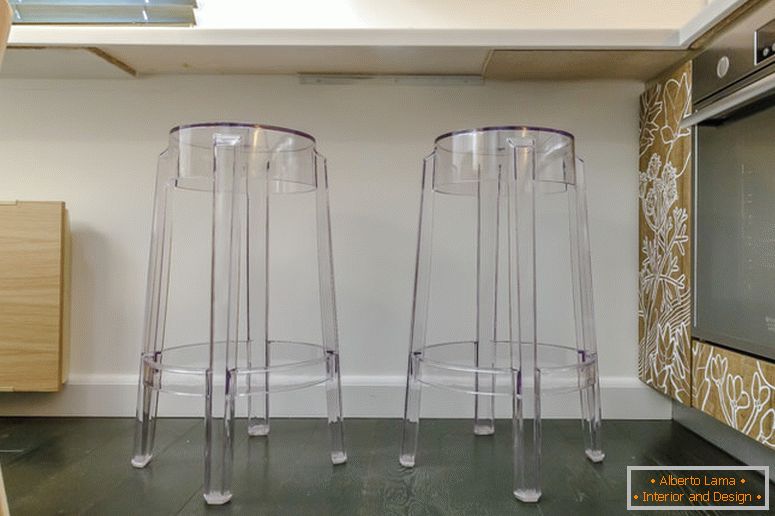 Kreativní průhledné kuchyňské židle