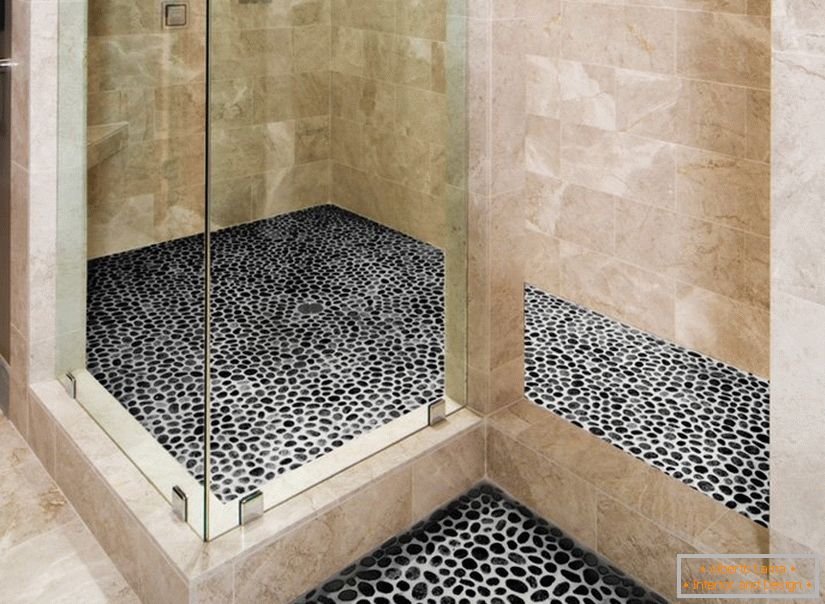 Mozaika na podlaze sprchy