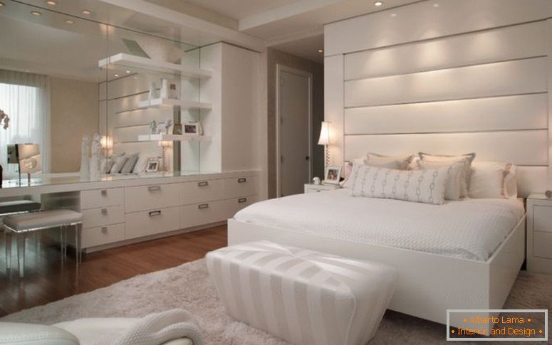 ložnice-postele-bílo-osmanská