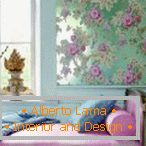Mátová ložnice kombinovaná s jasnými a jemnými barvami