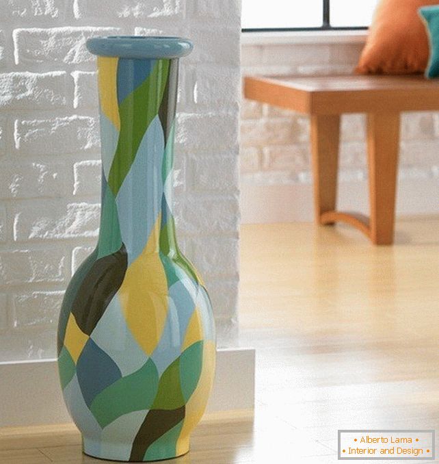 Skleněná váza různých barev