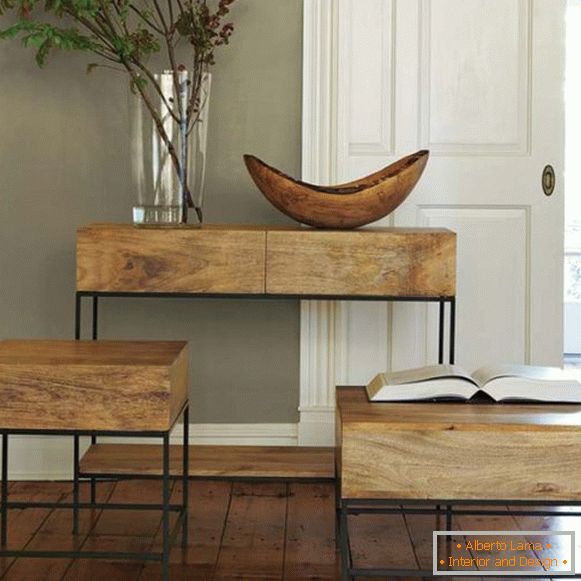Malé dřevěné stoly