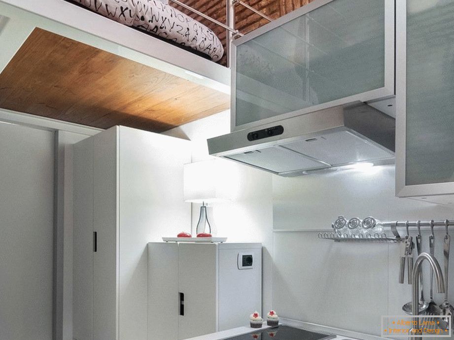 Kuchyňský interiér v sedmimetrovém bytu