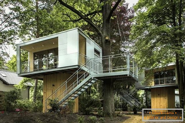 Neobvyklý stromový dům от Baumraum