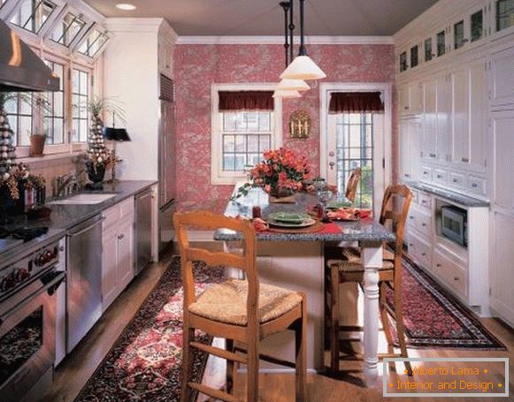 Chic růžová tapeta v designu kuchyně