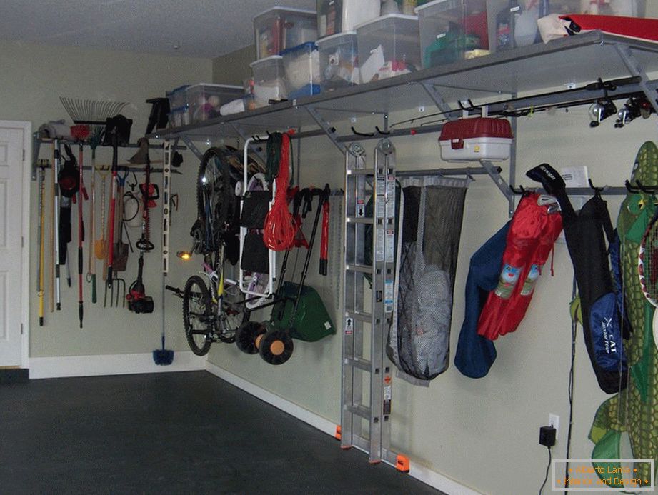 Uspořádání skladovací místnosti v garáži