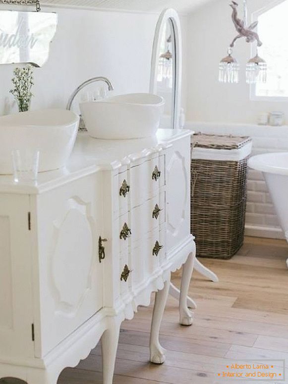 Bílý koupelnový nábytek Provence