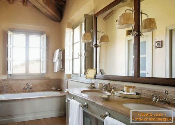 Útulná koupelna ve stylu Provence