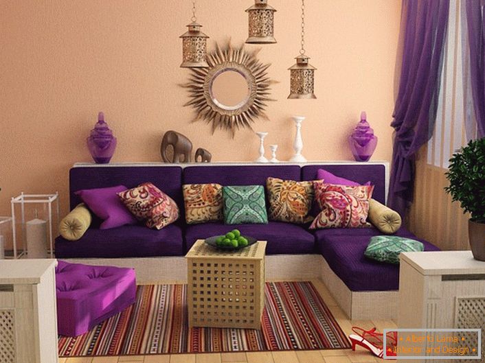 Moderní obývací pokoj v obchodní metropoli Indie Delhi je úspěšný mladý muž.