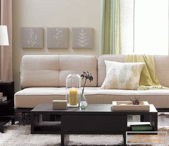Dekorace malého obývacího pokoje - pohodlná pohovka bez područek
