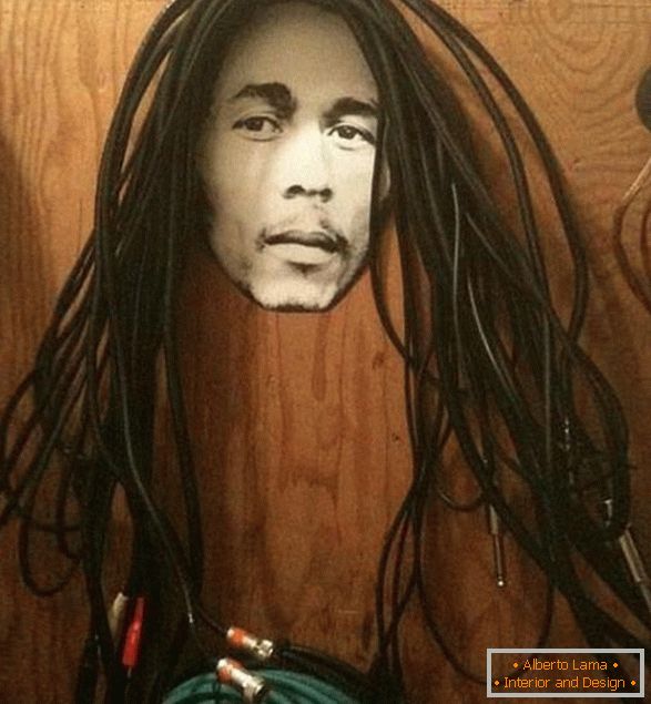 Dráty ve tvaru vlasů Bob Marley