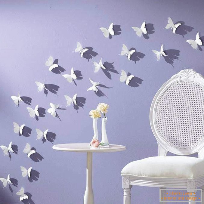 Zdobení zdí vlastními rukama z praktických materiálů - motýly z papíru
