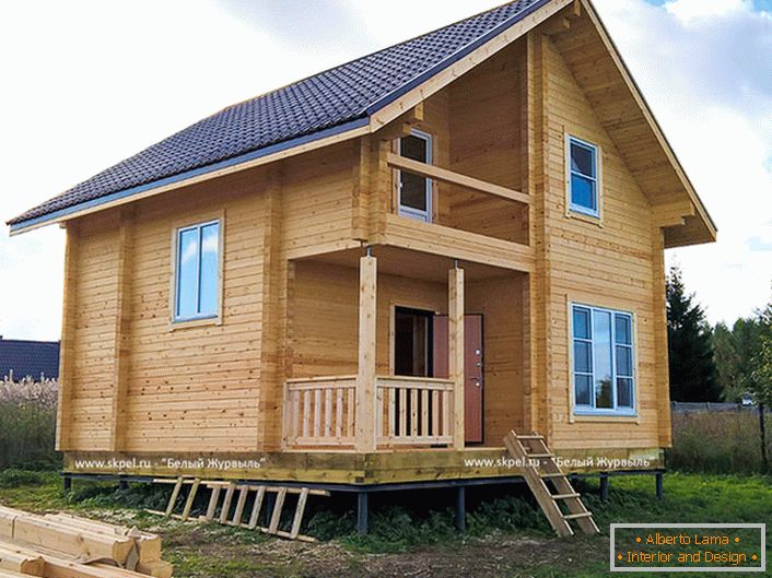Dřevěný dům s podkrovím