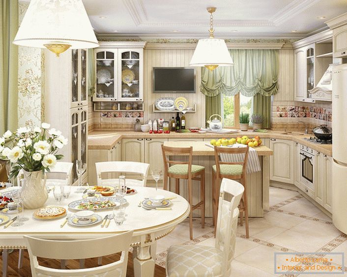 Kuchyně, organizovaná ve stylu země, je kombinována s obývacím pokojem. Správné uspořádání světelných a dekorativních akcentů činí místnost atraktivní a rafinovanější.