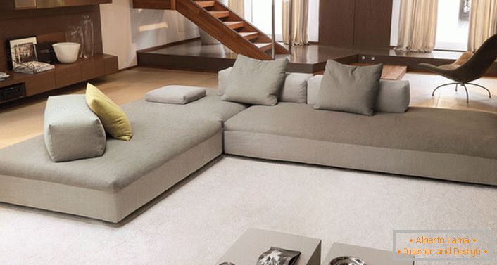 Měkký modulární nábytek pro interiér ve stylu minimalismu.