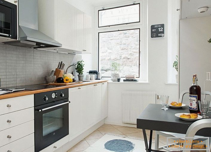 Kuchyně ve skandinávském stylu je skvělým místem pro teplé rodinné setkání. Prostor je zdoben skromně, lakonicky, ale s chutí.