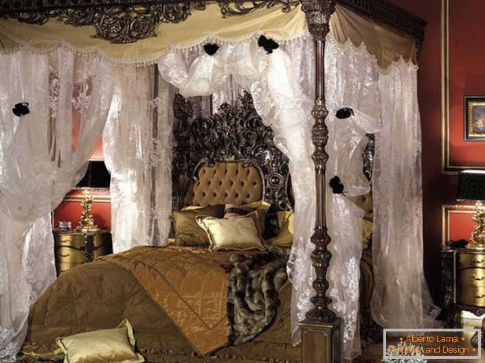Luxusní ložnice v barokním stylu. Ve středu kompozice je masivní postel s nebesy. 