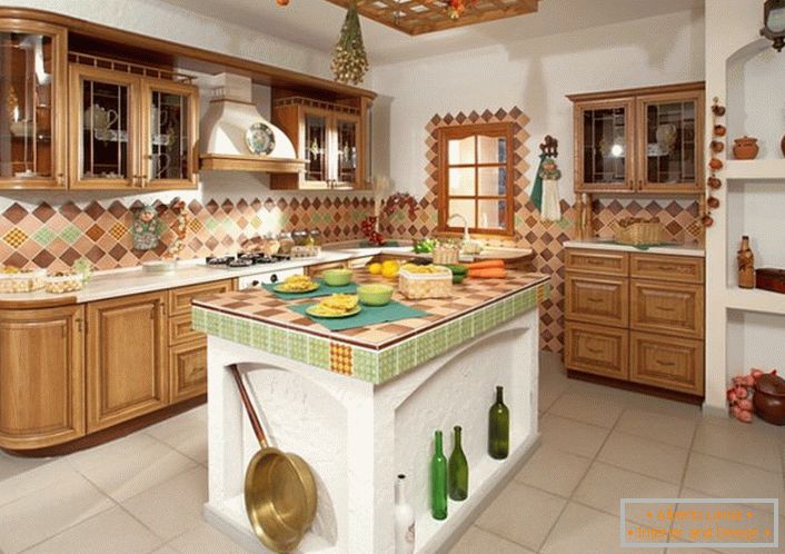 Lehká kuchyně v rustikálním stylu pro rodinný dům.
