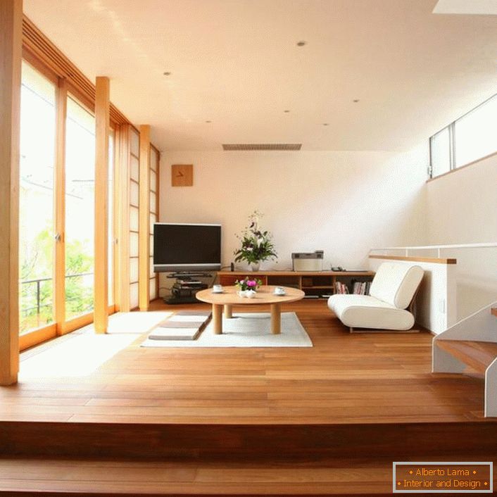 Japonský minimalismus netoleruje nadměrné dekorativní detaily. Laconická jednoduchost v sadě s orientální barvou činí interiér jasný a nezapomenutelný.