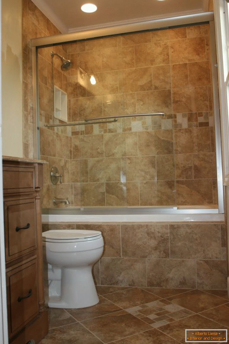 vinobraní-interiér-koupelna-design-módní-žlutá-stěna-a-podlaha-keramické-dlaždice-vzor-bílý-sedící-voda-skříň-bílý-vana-lakované-dřevo-marnost-stůl- koupelna-dlaždice-trendy-bathroo