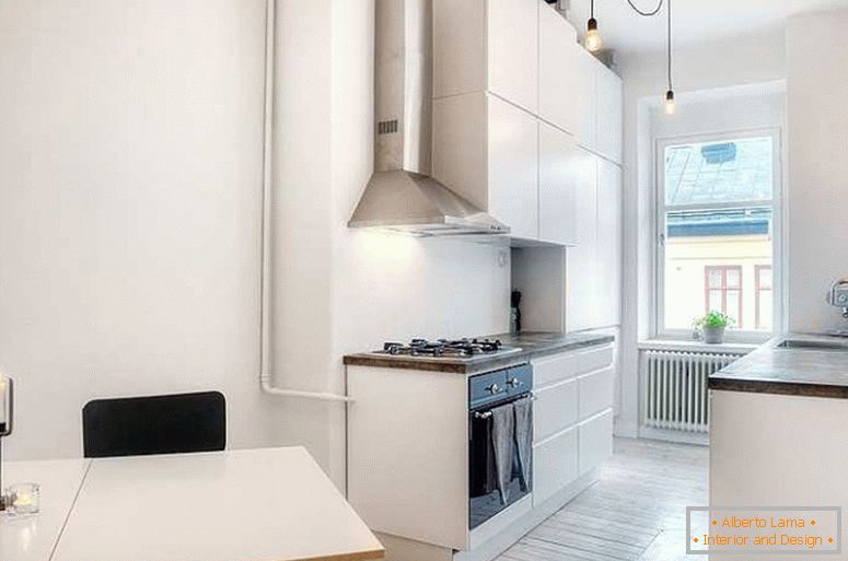Stylová kuchyně malého bytu ve Švédsku