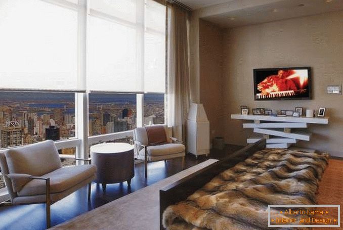 Návrh ložnice s panoramatickými okny v městském bytě