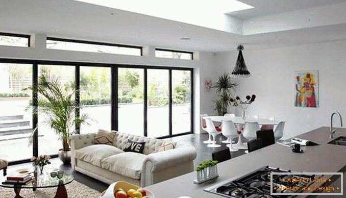 Design studio apartmány s panoramatickými okny - fotografie kuchyně obývacího pokoje
