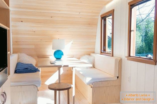 Pohodlný mini-dům: fotka z Ontária - světlý interiér