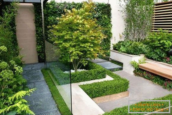 Čistý minimalistický design zahradního pozemku