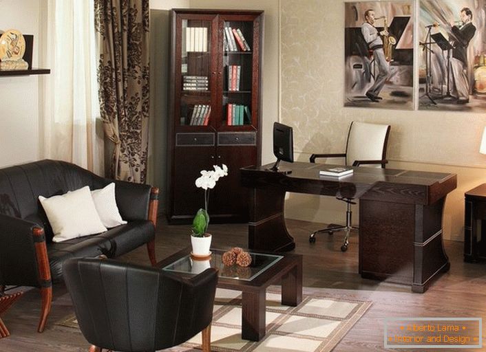 Autentický nábytek v secesním stylu pro kancelář znovu vytváří pohodu minulých let. 